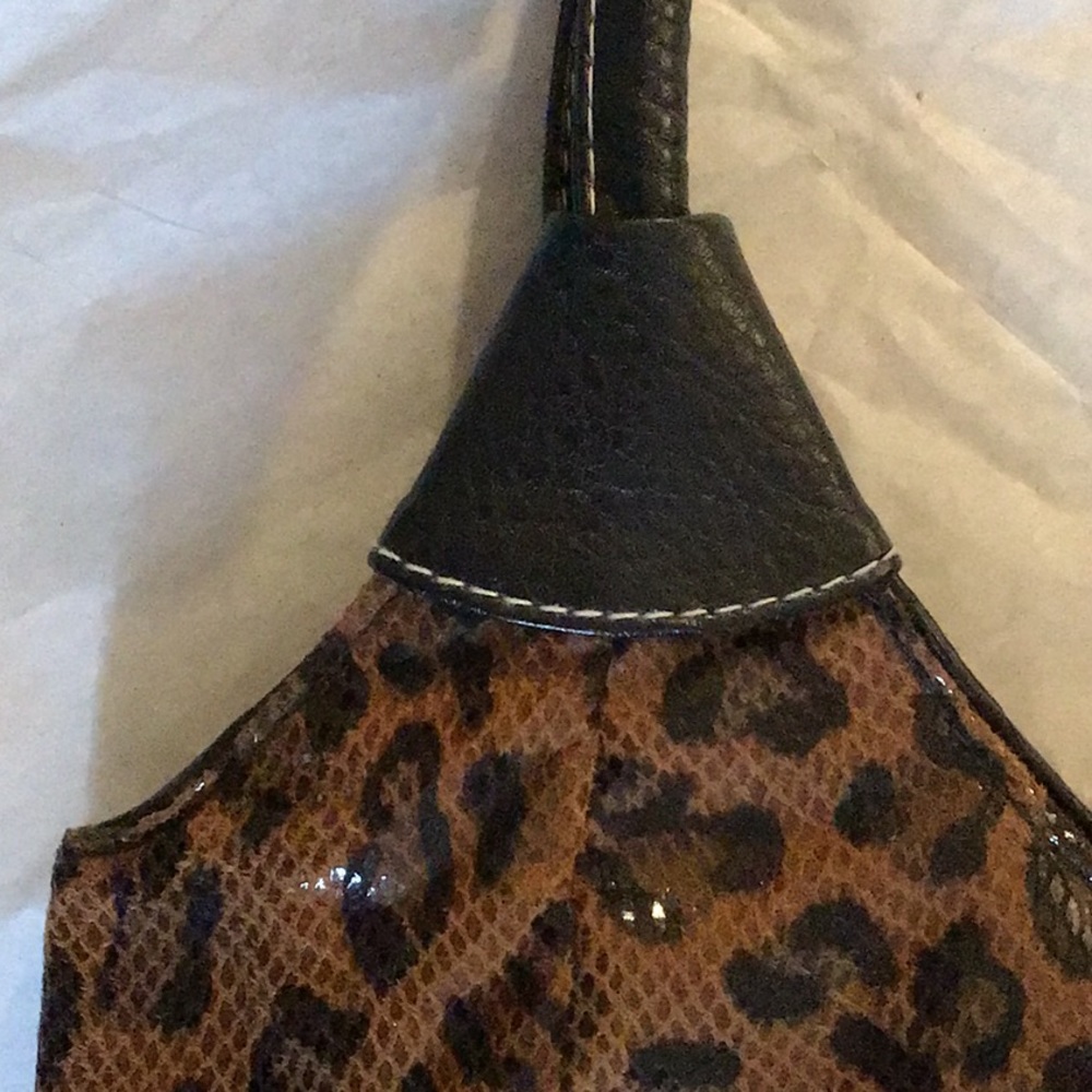 Bueno Leopard Print Purse - Picture 7 of 15
